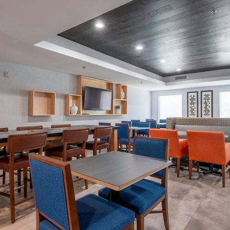 Holiday Inn Express Hotel & Suites Petersburg/Dinwiddie By Ihg Eksteriør billede