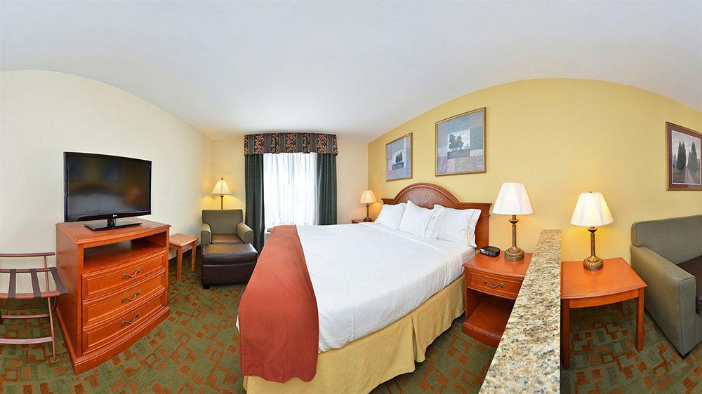 Holiday Inn Express Hotel & Suites Petersburg/Dinwiddie By Ihg Eksteriør billede