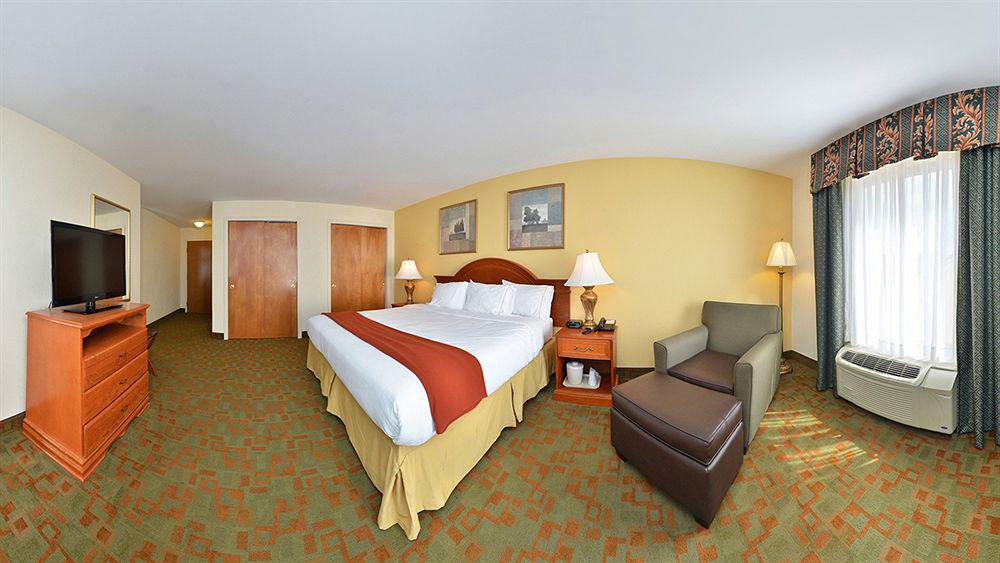 Holiday Inn Express Hotel & Suites Petersburg/Dinwiddie By Ihg Eksteriør billede