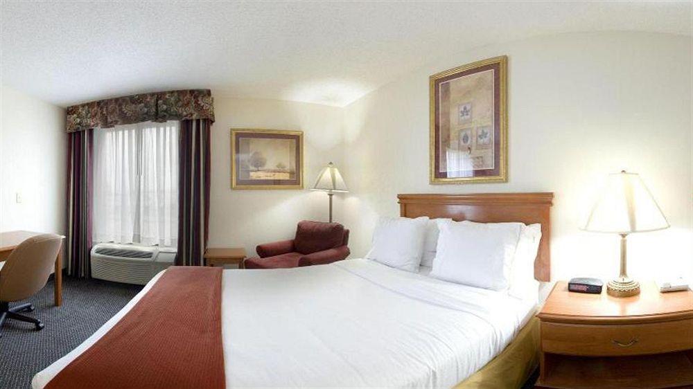Holiday Inn Express Hotel & Suites Petersburg/Dinwiddie By Ihg Eksteriør billede