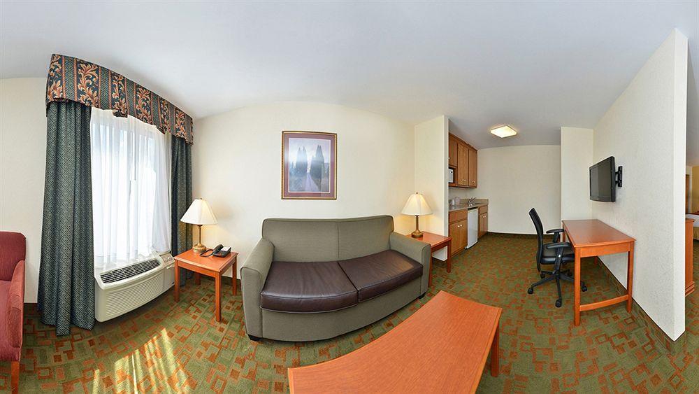 Holiday Inn Express Hotel & Suites Petersburg/Dinwiddie By Ihg Eksteriør billede